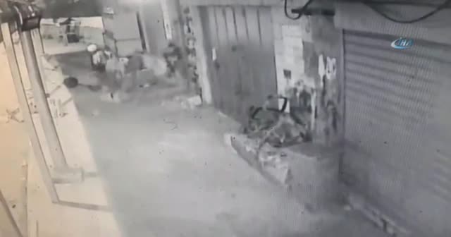 İsrail askerleri Filistinli genci döve döve öldürdü