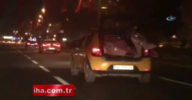Motosikletini taksiyle taşıdı