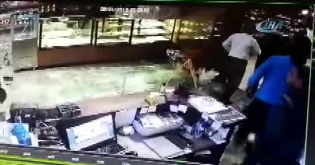 Patlama anında yaşanan panik kameraya yansıdı