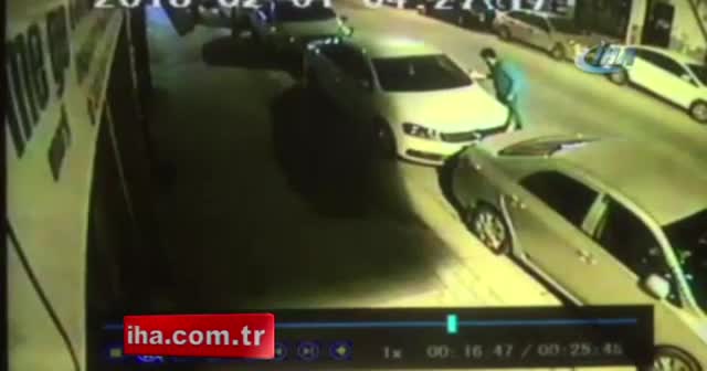 Eskişehir'de bir genç 10 araca zarar verdi