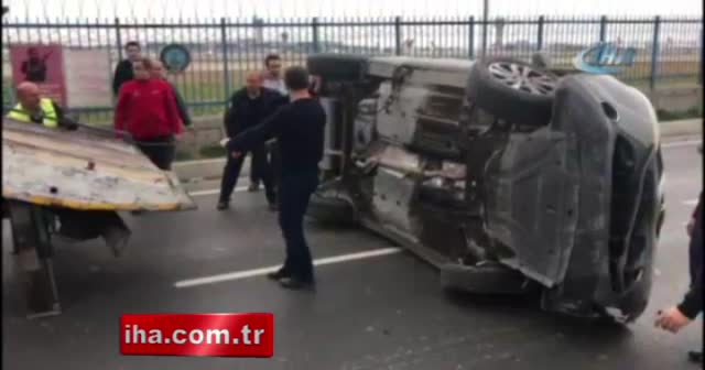 Takla atan aracı, trafikte kalan sürücüler düze çevirdi
