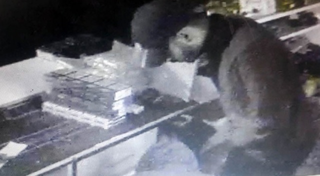 Taksi ücretini, çaldıkları bilgisayarla ödediler