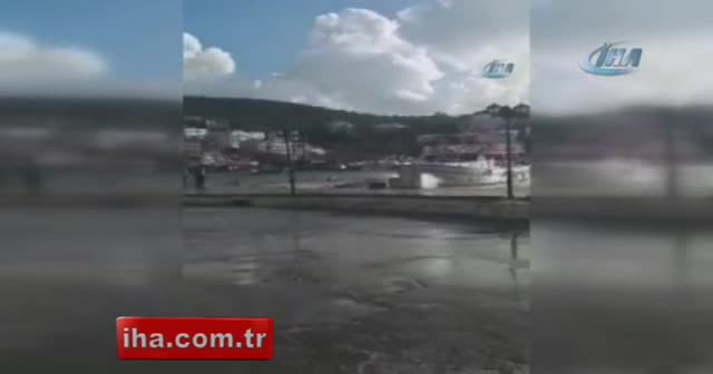 Batma tehlikesi geçiren tekneyi elleriyle tutmaya çalıştılar