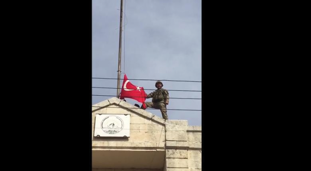 Bayrağımız göndere çekildi