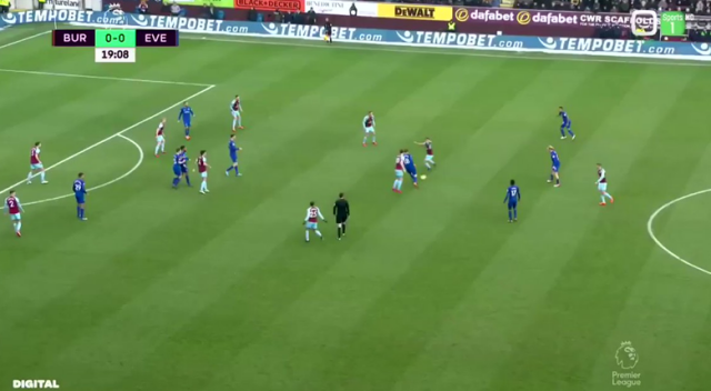 Cenk Tosun, Everton'da ilk golünü attı