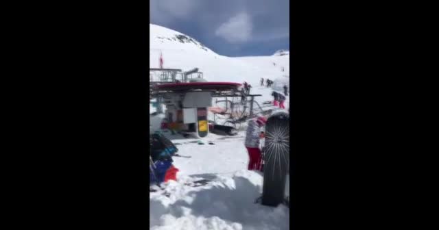Gürcistan'da arıza yapan telesiyej yolcuları fırlattı: 10 yaralı
