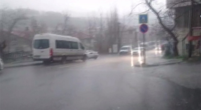 İstanbul’da sağanak yağış etkisini göstermeye başaldı