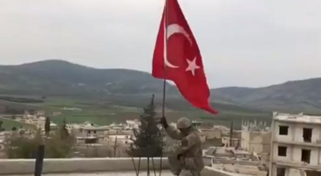 Kahraman Mehmetçik Raco'nun kalbine Türk bayrağını dikti