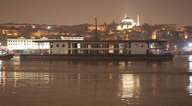 Karaköy İskelesi Haliç Tersanesine getirildi
