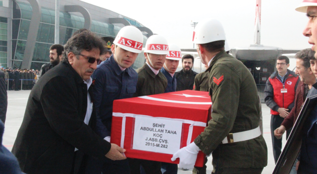Konyalı şehidin babası oğlunun tabutunu omuzladı