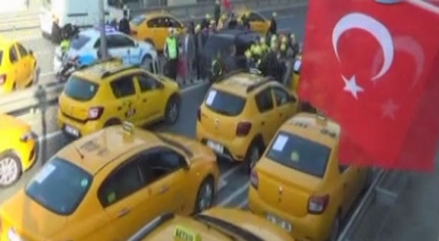 Taksiciler İstanbul Adalet Sarayına akın etti
