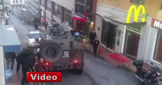 Taksim Meydanı'nda silah sesleri