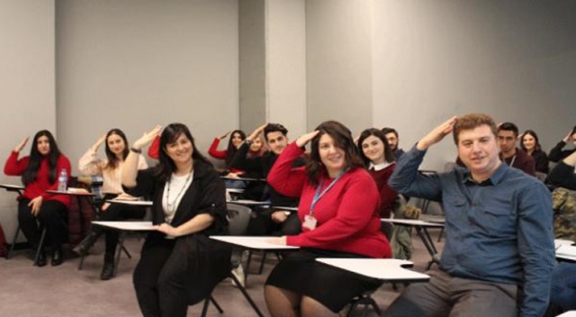 Üniversite öğrencileri engelsiz yaşam için işaret dili öğreniyor