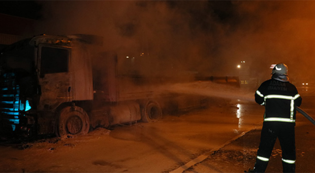 Yanan TIR’dan canını son anda kurtardı