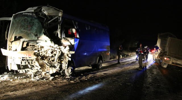 Yolcu otobüsü ile hafriyat kamyonu çarpıştı