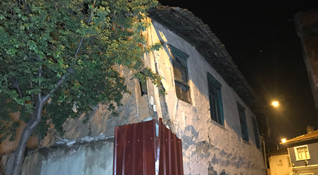 64 yıllık bina yıkıldı: O anlar kameralarda