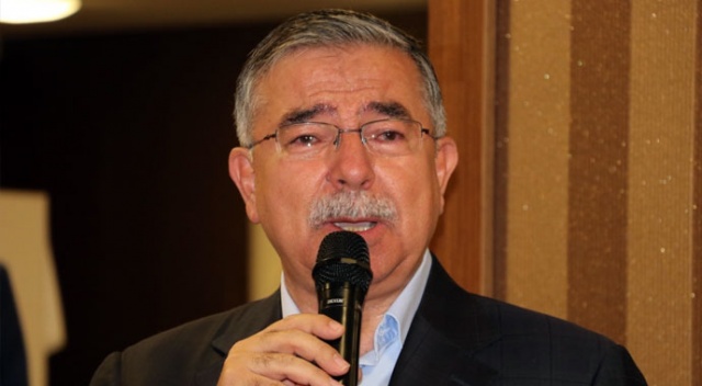 Bakan İsmet Yılmaz anlatırken gözyaşlarını tutamadı
