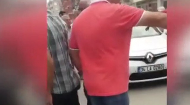 İzmir'de CHP'lilerden TRT aracına saldırı