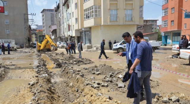 Yüksekova’da elektrik telleri yer altına alınıyor