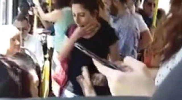 Metrobüste kadınların 'senin üstüne kusarım' kavgası