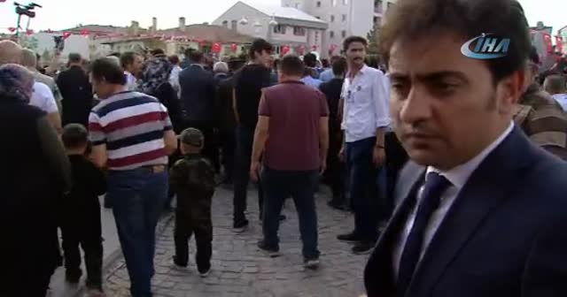 Şehit anne ve oğluna gözü yaşlı veda