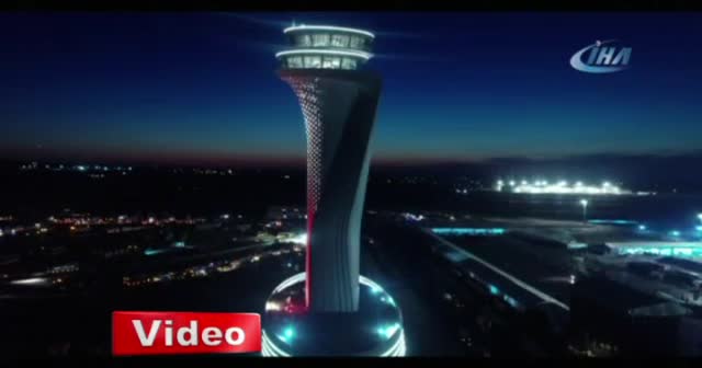 3. Havalimanı'nın kulesinin gece görüntüsü havadan görüntülendi