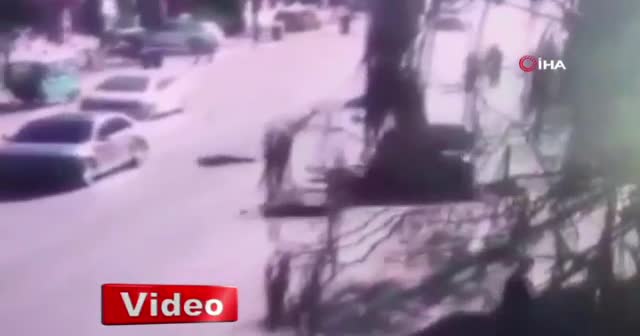 Çin'de araç öğrencilerin arasına daldı: 5 ölü, 18 yaralı