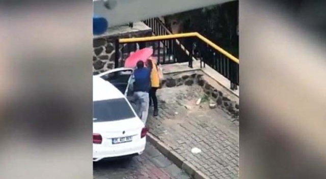 İzmir'de bir kadının şiddet gördüğü korkunç anlar kamerada