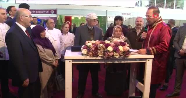 80 yaşındaki damat evlilik fuarında dünya evine girdi