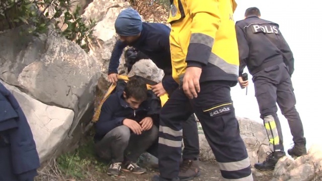 Ayrılık acısı kayalıklara çıkarttı