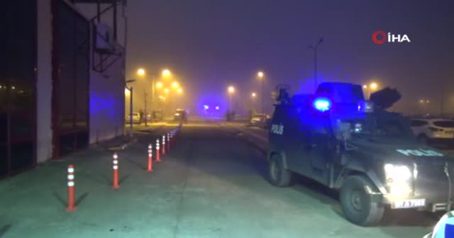 Hastane önünde silahlı kavga: 1’i ağır 5 yaralı