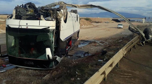 İzmir’de işçileri taşıyan otobüs otomobille çarpıştı: 36 yaralı
