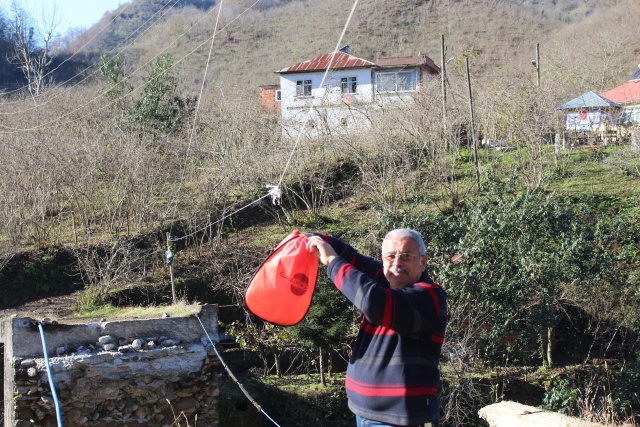 Köprü yıkıldı, ulaşımları kesildi