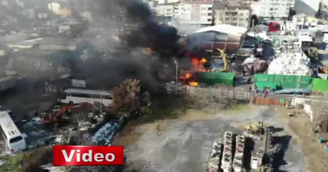 Avcılar'da geri dönüşüm deposunda yangın çıktı