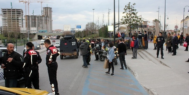 AVM önünde silah sesi paniğe neden oldu
