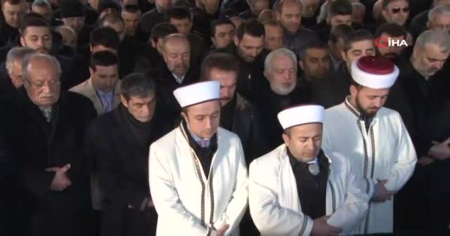 İbrahim Tatlıses annesini son yolculuğuna uğurladı