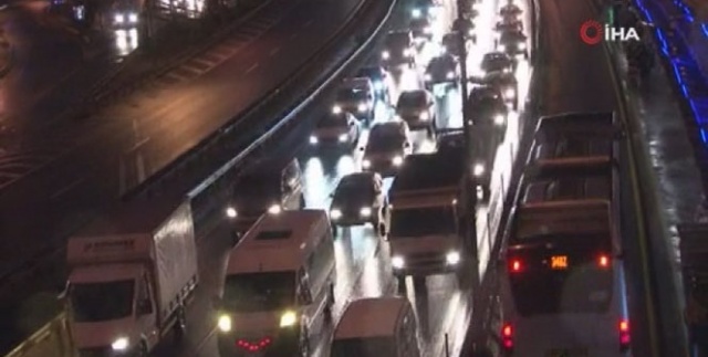İstanbul'da trafik yoğunluğu yüzde 70'in üzerine çıktı