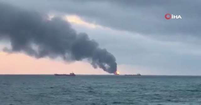Kerç Boğazı'nda iki gemide yangın