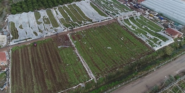 Kumluca'da hortum hayalleri de yıktı