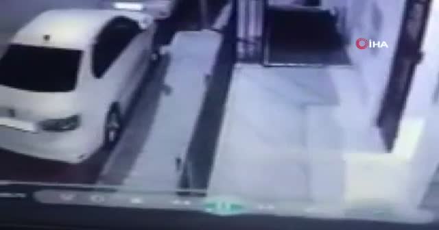 Bahçelievler'de apartmana giren hırsızı vatandaşlar yakaladı