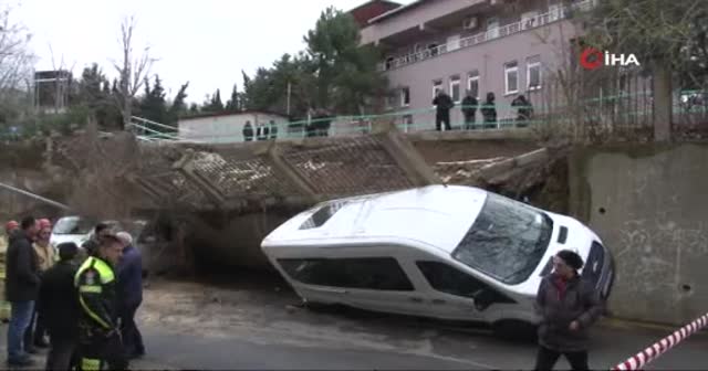 Beykoz istinat duvarı çöktü: Araçlar çöken duvarın altında kaldı'da