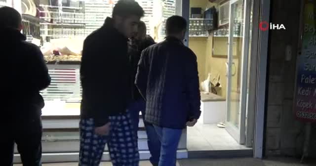 Bitişikteki dükkanın duvarını delerek kuyumcu soydular