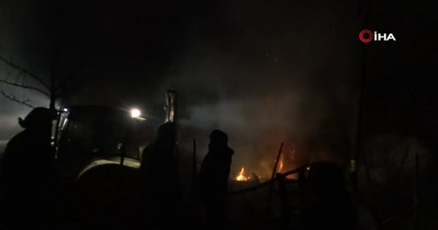 Domaniç'te ev ve ahırda yangın çıktı