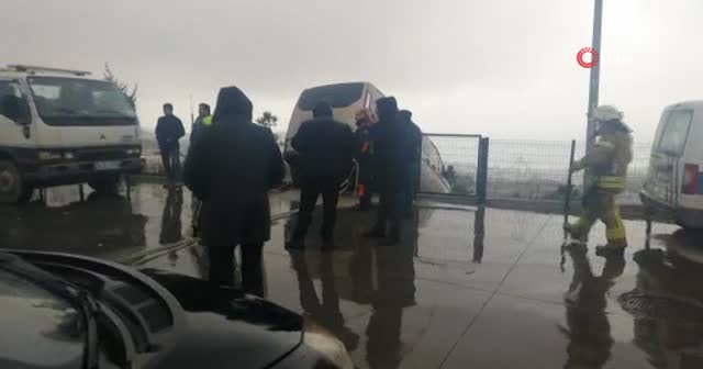 Hastane otoparkında akıl akılmaz kaza, şarampole yuvarlanmaktan son anda kurtuldu