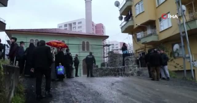 Rize’de çatlamalar nedeniyle boşaltılan 8 katlı binada inceleme başlatıldı