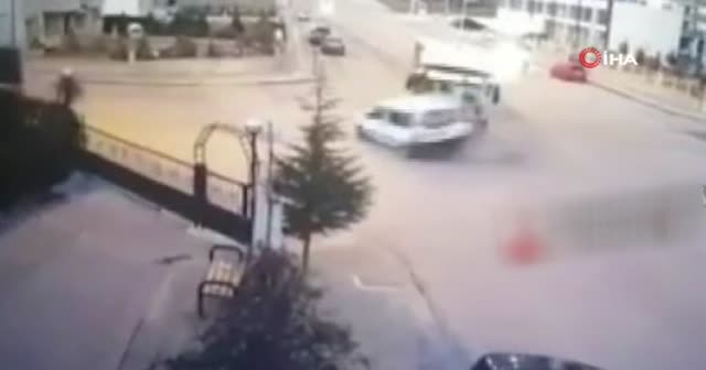 Ankara'da EGO otobüsü araca çarptı: 2 ölü 3 yaralı