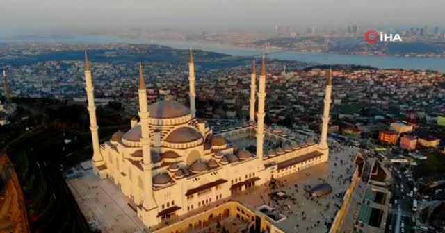 Çamlıca Camii görüntüsüyle İstanbul’u süslüyor
