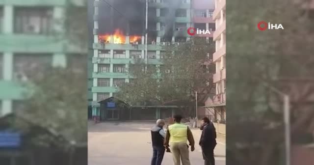 Hindistan’da bakanlık ofislerinin bulunduğu binada yangın