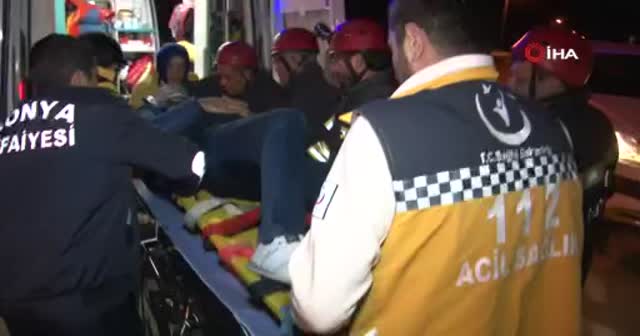 Konya'da feci kaza: İki aracın kafa kafaya çarpıştığı anlar kameraya böyle yansıdı