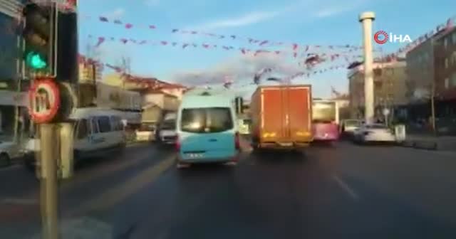 Sancaktepe’de minibüsçü terörü kamerada